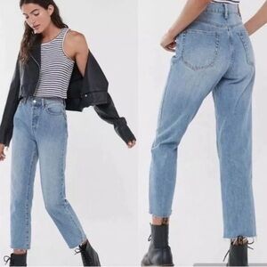 UO//BDG: Slim Straight crop raw hem jeans - button fly - size 28
